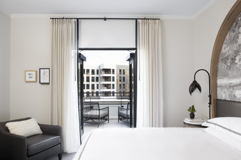 PREMIUM KING BALCONY