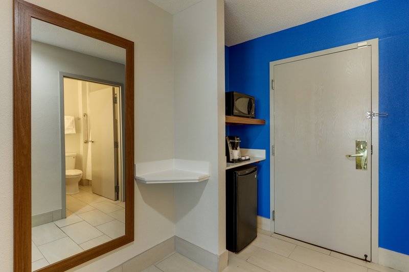 Holiday Inn Express Cincinnati North – Monroe