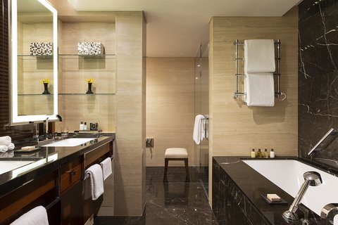 Corner Suite bathroom