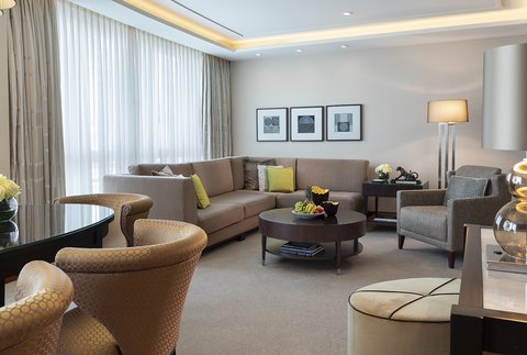 Corner suite