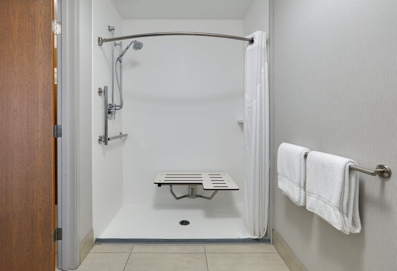 1KNG BD WHEELCHAIR ACCESSIBLE NONSMOKING
