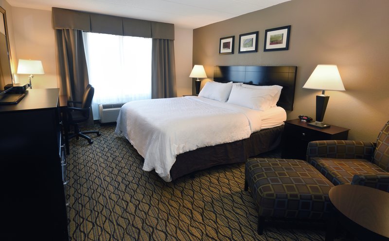 Holiday Inn Express and Suites Milford