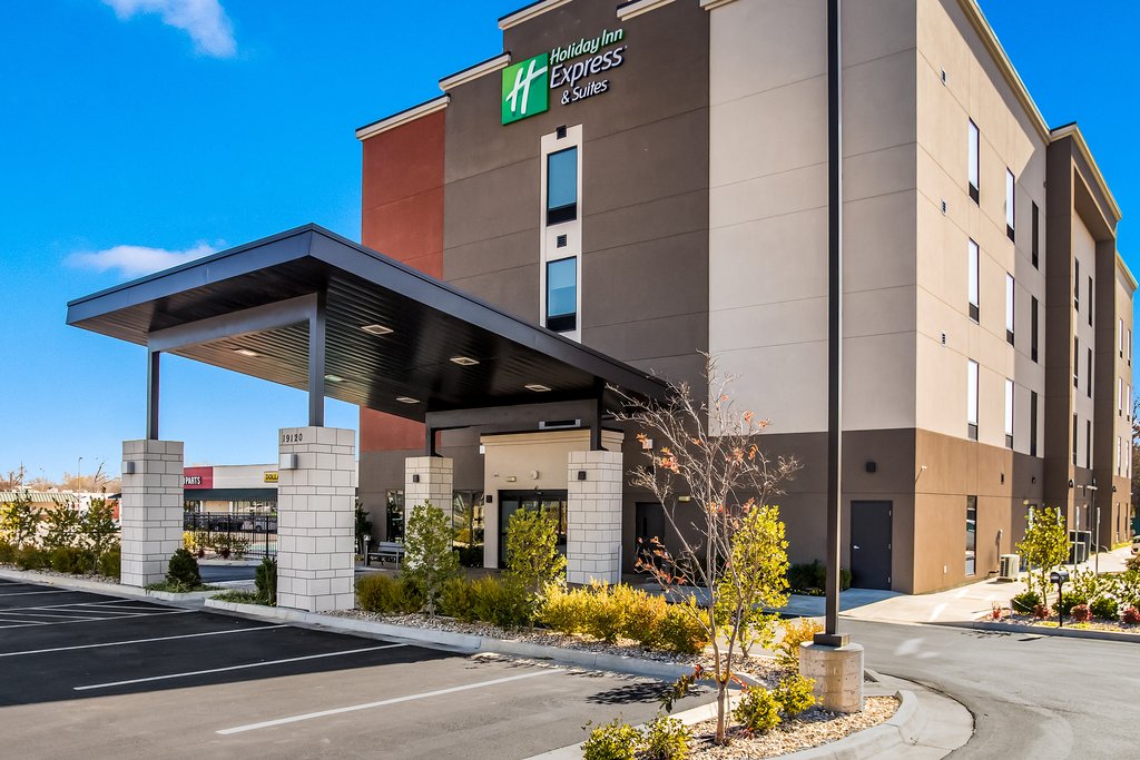 Holiday Inn Express & Suites TULSA EAST - CATOOSA, Wagoner