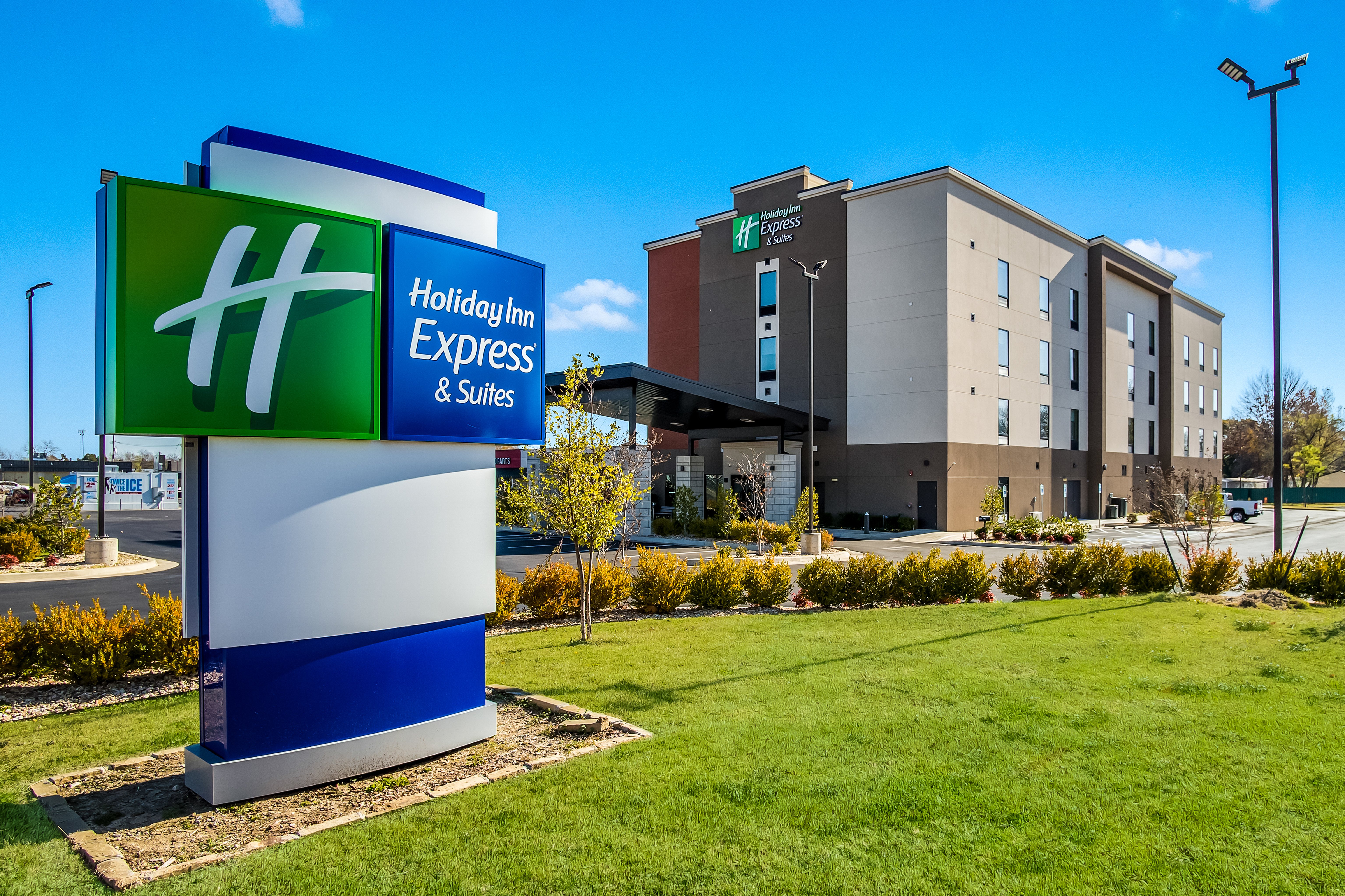 Holiday Inn Express & Suites Catoosa
