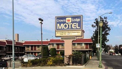 MH CrownLodgeMotel Oakland CA Property Exterior