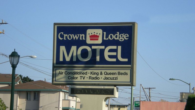 MH CrownLodgeMotel Oakland CA Property Exterior