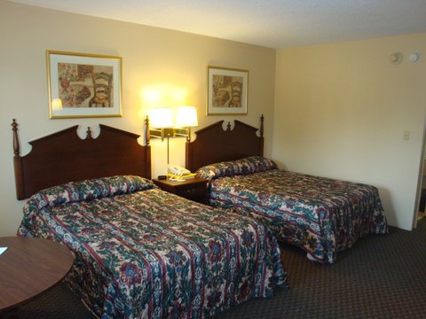 WilmingtonInn Wilmington OH bed