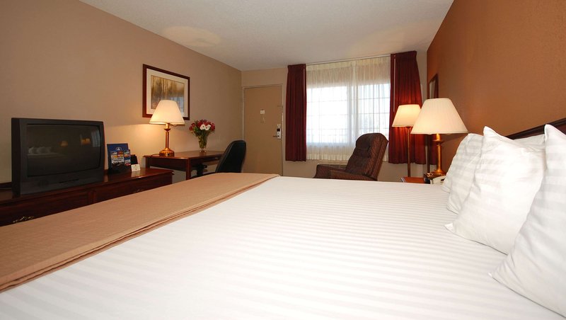 MH RedBaron GardenCity KS Guestroom King
