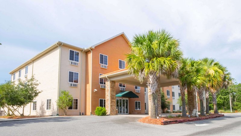 MH WildWoodInn Crawfordville FL Property Exterior