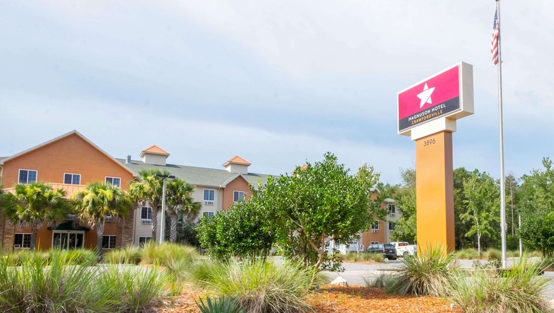 MH WildWoodInn Crawfordville FL Property Exterior