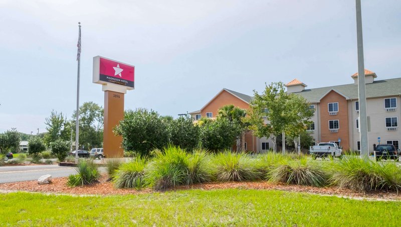 MH WildWoodInn Crawfordville FL Property Exterior