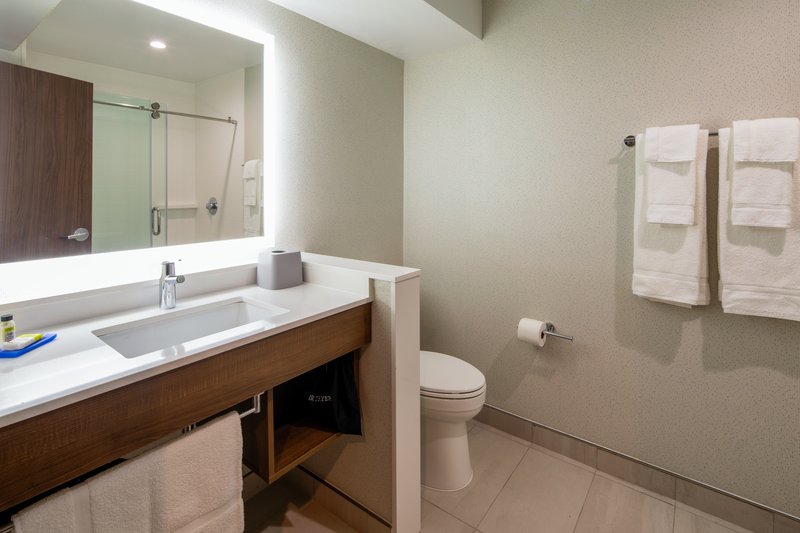 Holiday Inn Express and Suites Chatsworth