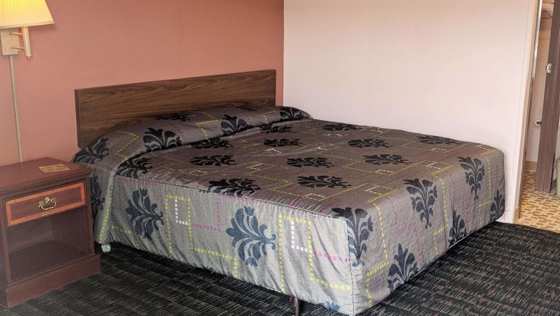 MH BlackAngusMotel Poteau OK Guestroom Queen