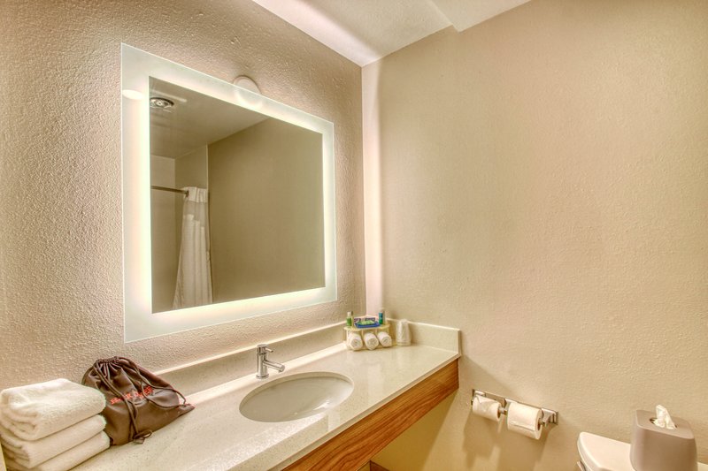 HOLIDAY INN EXP STES OSHKOSH