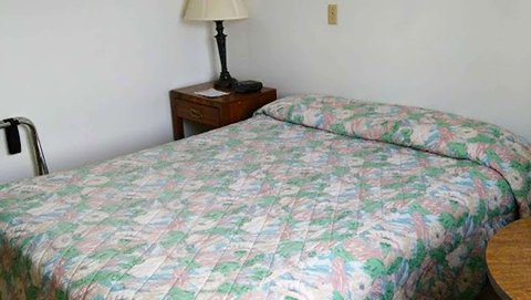 MH RumRiverMotel Princeton MN Guestroom Queen