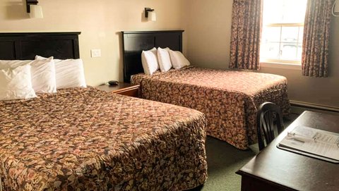 MH TravellersInnPrinceEdwardIsland Summerside PE Guestroom TwoQueen