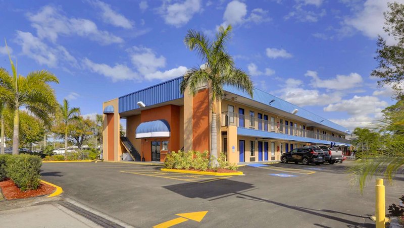 MH HotelBradenton Bradenton FL Property Exterior