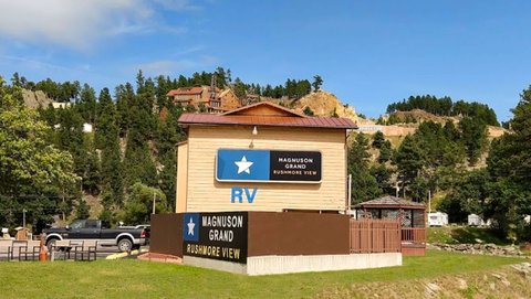 MG RushmoreView Keystone SD Property Exterior