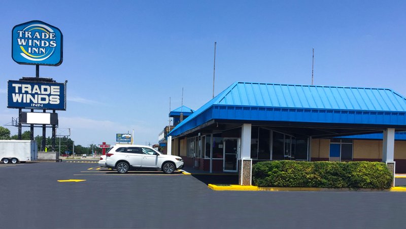MH TradeWindsInn Clinton OK Property Exterior