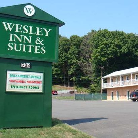 Wesley Inn and Suites Exterior