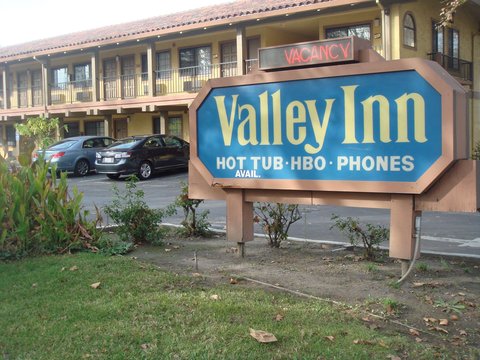 Valley Inn San Jose Exterior with sign