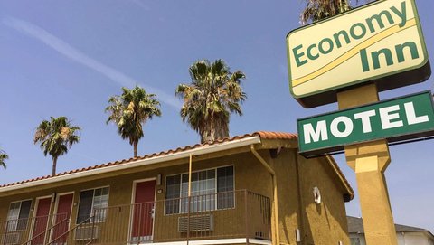 MH EconomyInnMotel Sylmar CA Property Exterior