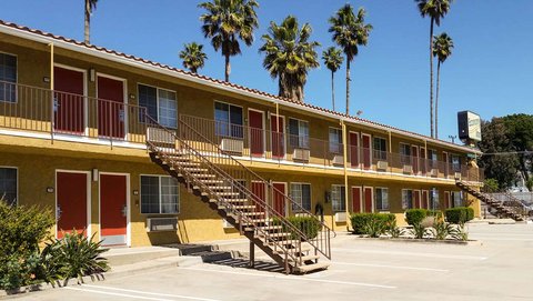 MH EconomyInnMotel Sylmar CA Property Exterior