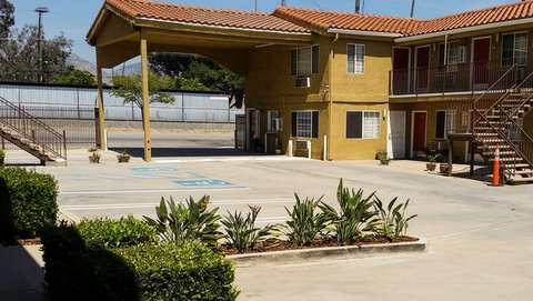 MH EconomyInnMotel Sylmar CA Property Exterior