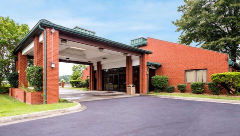 MH StudiosSuitesLess Emporia VA Property Exterior