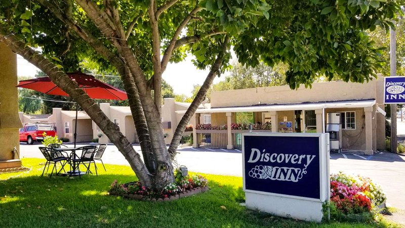 MH NapaDiscoveryInn Napa CA Property Exterior
