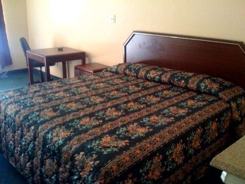 ResidentsSuites Liberty TX Bed
