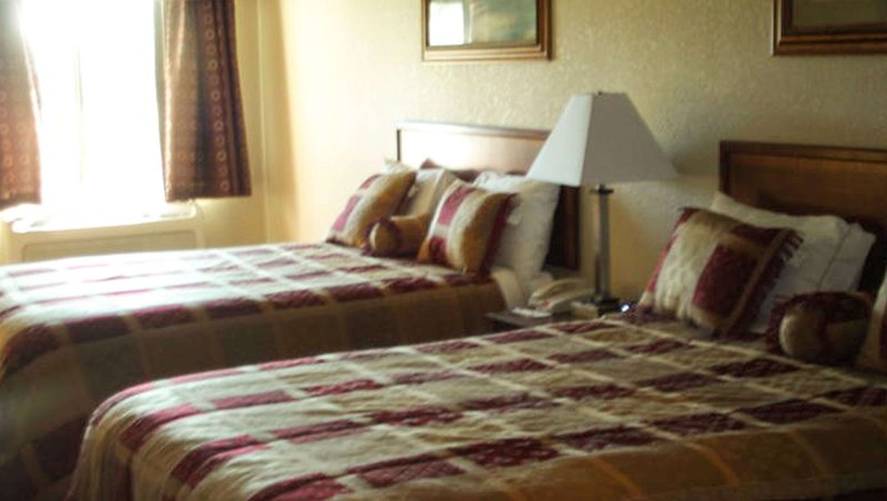 GA WesternMotelInn Hazlehurst bed
