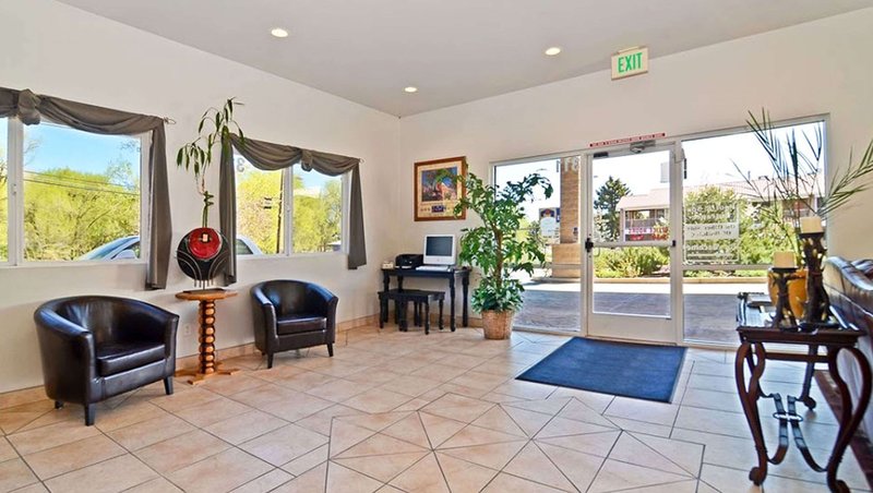 MH ManitouSprings ManitouSprings CO Property Lobby