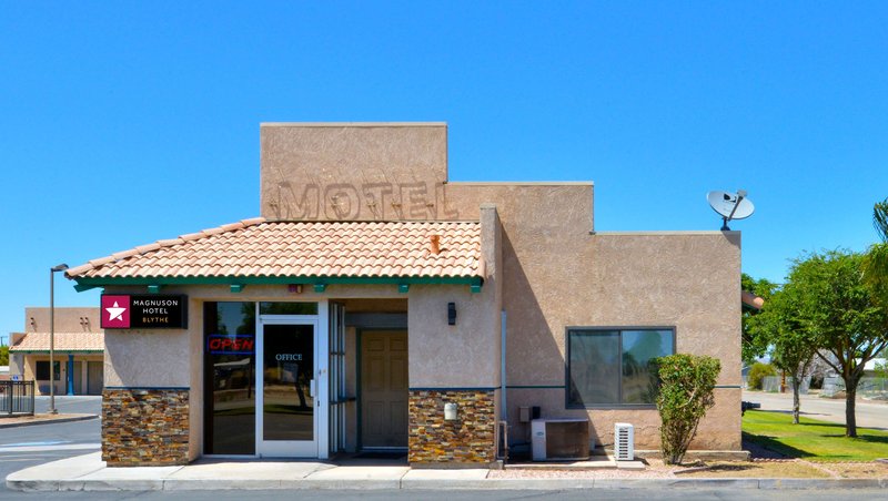 MStar HotelBlythe Blythe CA Property Exterior