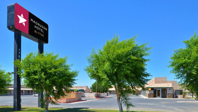 MStar HotelBlythe Blythe CA Property Exterior