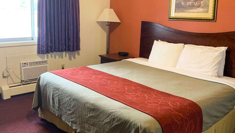 MH ManchesterInn Manchester NY Guestroom KingNew