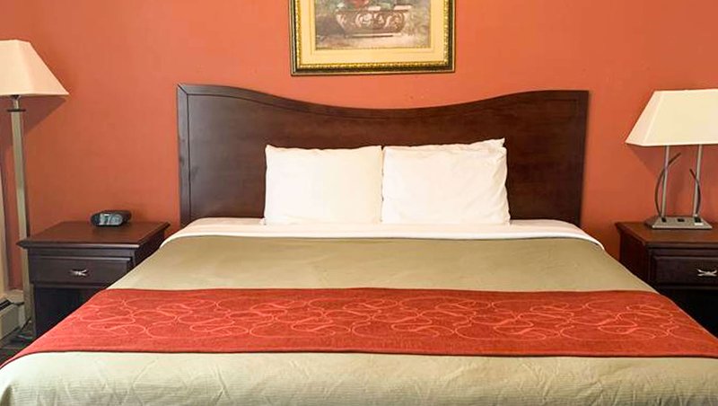 MH ManchesterInn Manchester NY Guestroom KingNew