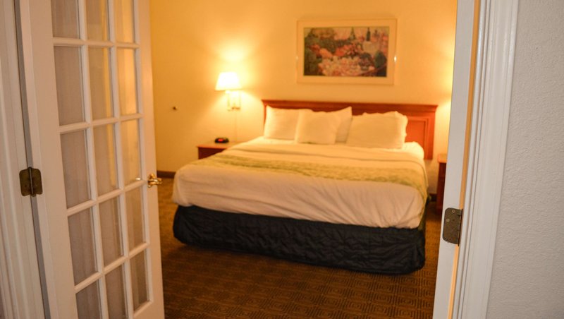 MH Texarkana Texarkana TX Guestroom Suite