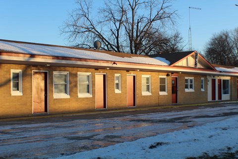 Custom Stay Residence and Suites Exterior