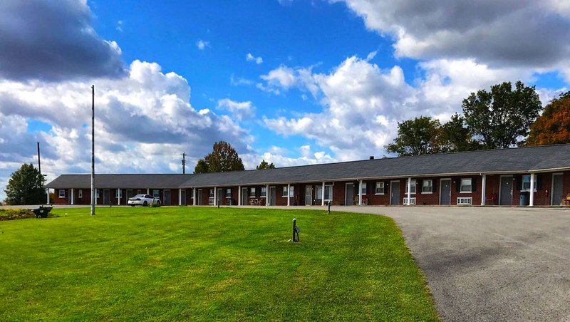 MH LuckyVistaMotel Campbellsville KY Property Exterior