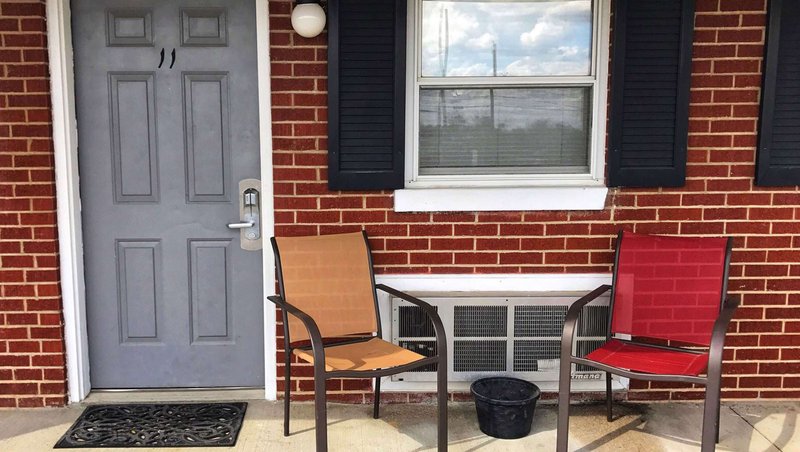 MH LuckyVistaMotel Campbellsville KY Property Exterior