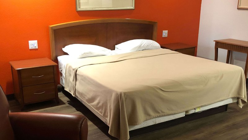 MH LuckyVistaMotel Campbellsville KY Guestroom King