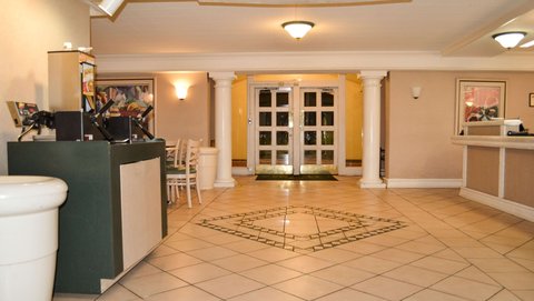 Lobby Entrance Magnuson Hotel Texarkana TX