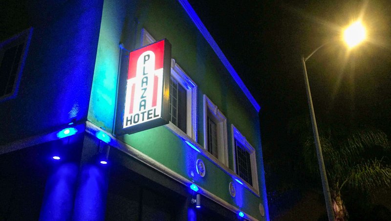 MH PlazaHotelGardena Gardena CA Property Exterior