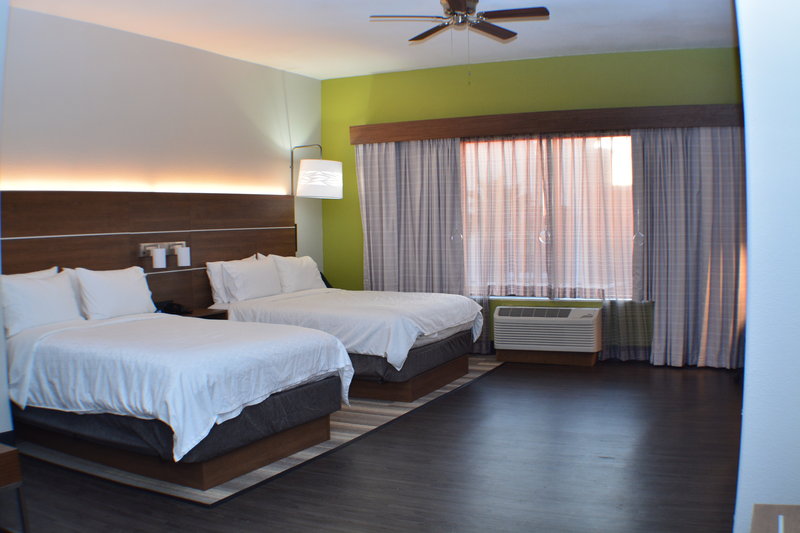 HOLIDAY INN EXP STES SEGUIN