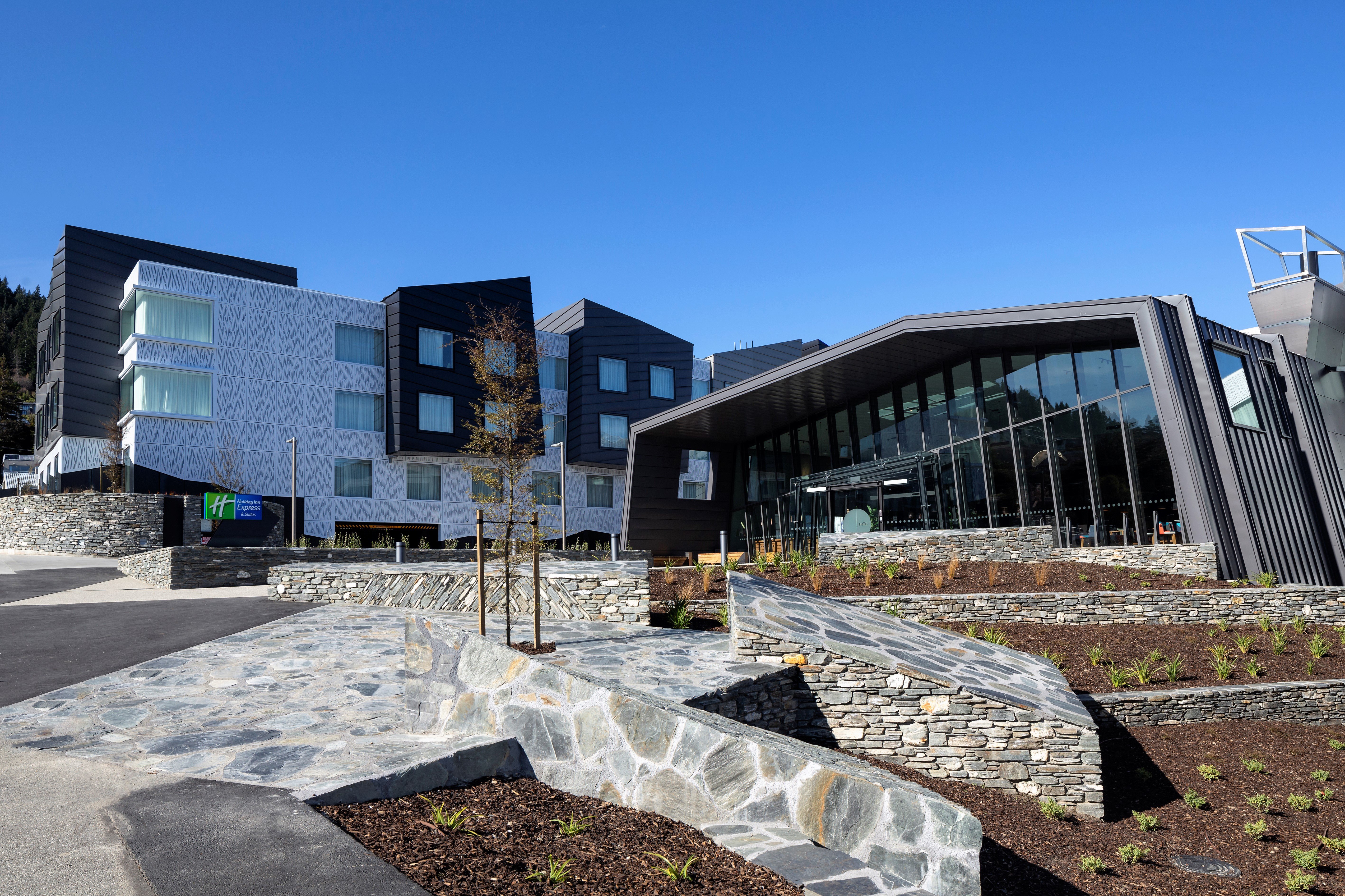 Holiday Inn Express & Suites Queenstown