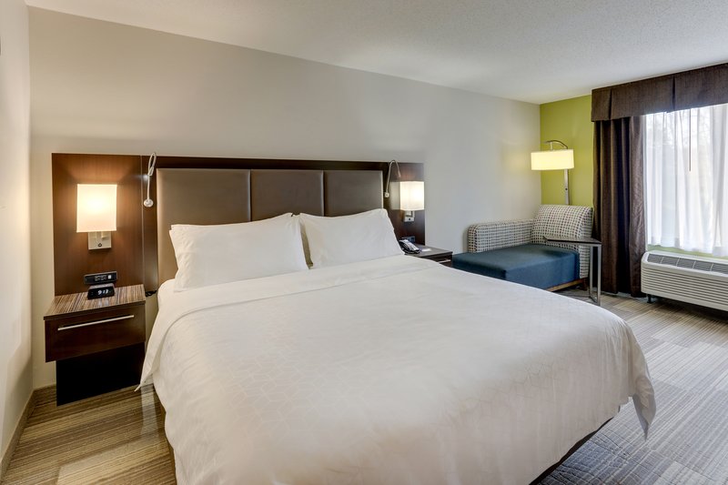 Holiday Inn Express and Suites Dayton-Centerville