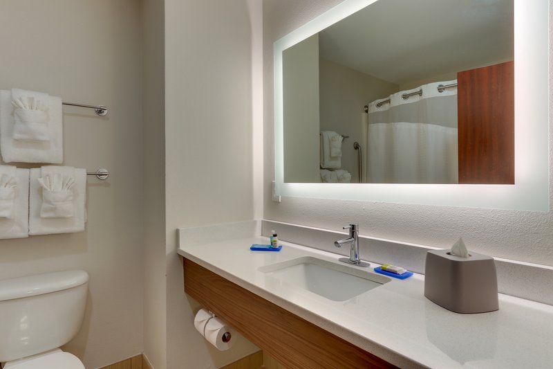 Holiday Inn Express and Suites Dayton-Centerville