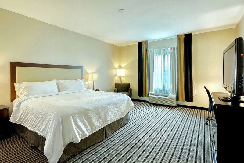 Holiday Inn Express Hotel & Suites BATAVIA – DARIEN LAKE