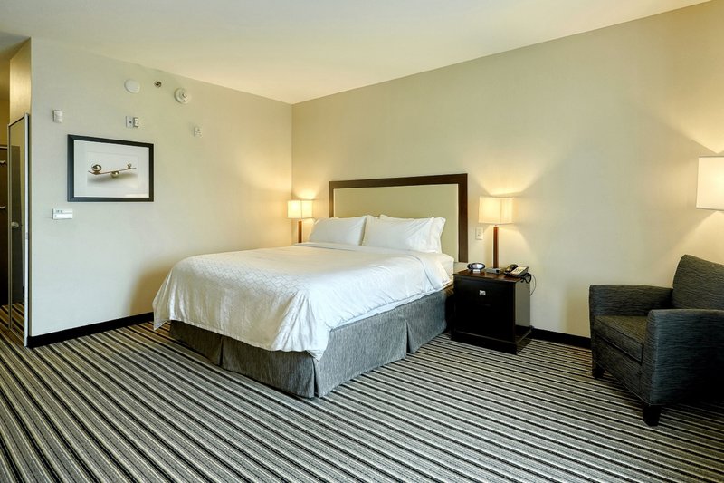 Holiday Inn Express Hotel & Suites BATAVIA – DARIEN LAKE